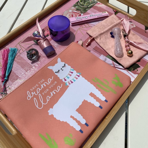 When A Woman Smokes Travel Kit 💨 - Picture 2 of 10